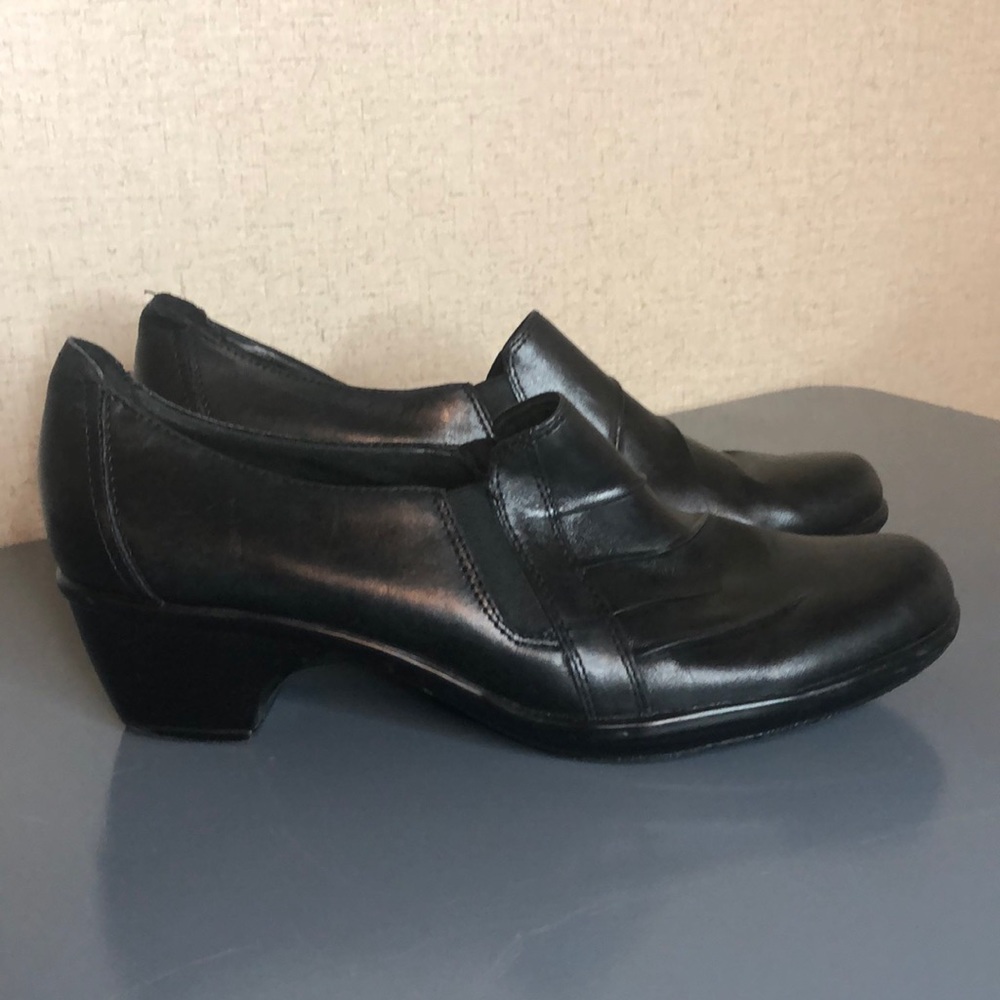Clarks black booties loafers size 9.5